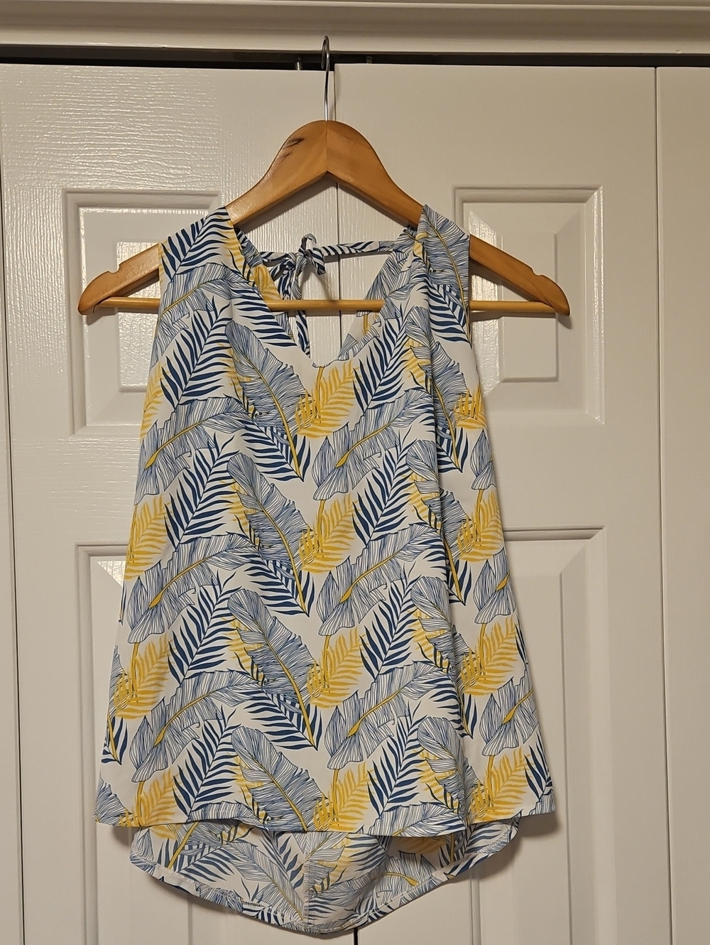 Yellow & Blue Leaf-Print Sleeveless Top